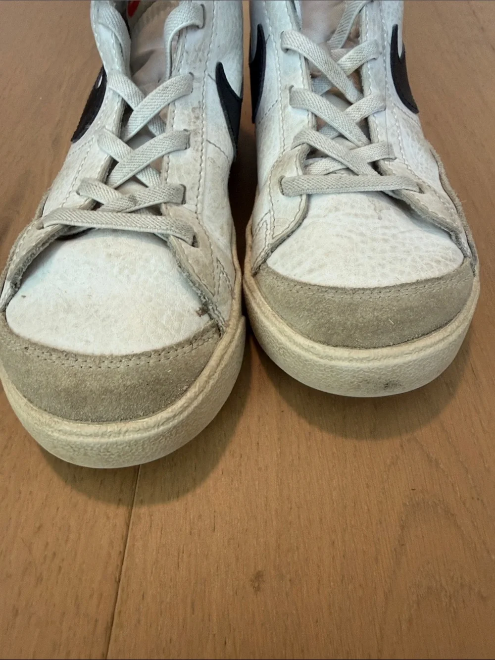 Nike Blazer Mid 77 Kids White High-Top Sneakers with Black Accent- GUC - Picture 6 of 7